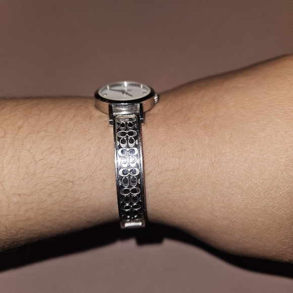 Coach Signature CC Silver Pearl Bangle Diamond Watch - Picture 4 of 7